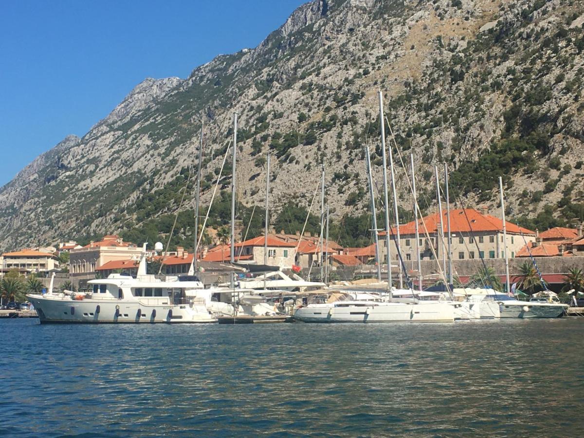 Art House 001 Hotel Kotor Exterior photo