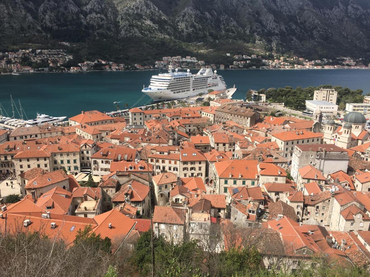 Art House 001 Hotel Kotor Exterior photo